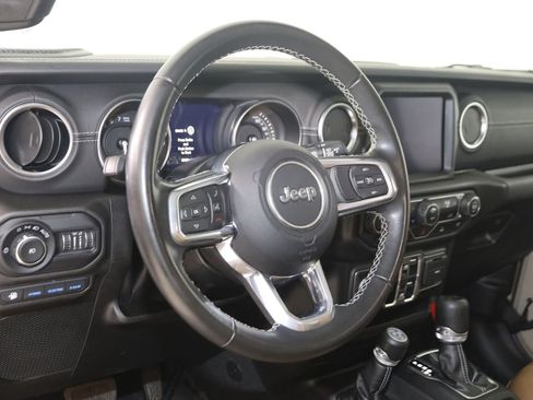 Used 2022 Jeep Wrangler Unlimited Sahara AWD/4WD image 6