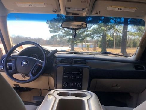 Used 2007 Chevrolet Suburban LS image 19