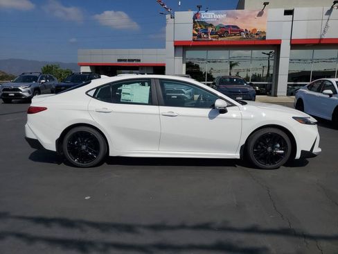 New 2026 Toyota Camry SE image 2