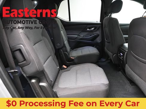 Used 2022 Chevrolet Traverse LT FWD image 23
