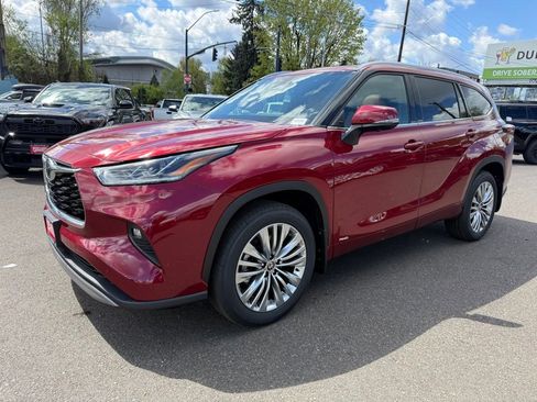 New 2026 Toyota Highlander Platinum image 4
