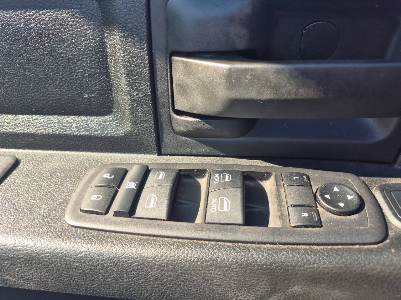 Used 2024 RAM 2500 Tradesman w/ Chrome Appearance Group AWD/4WD image 13