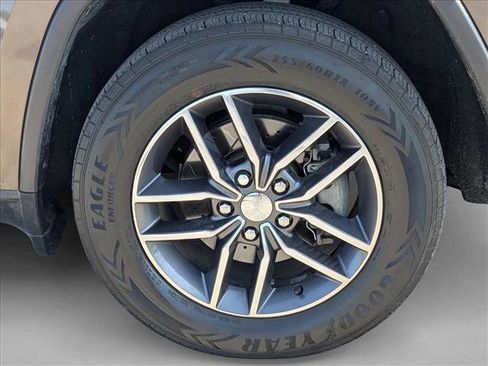 Used 2017 Jeep Grand Cherokee Limited image 22