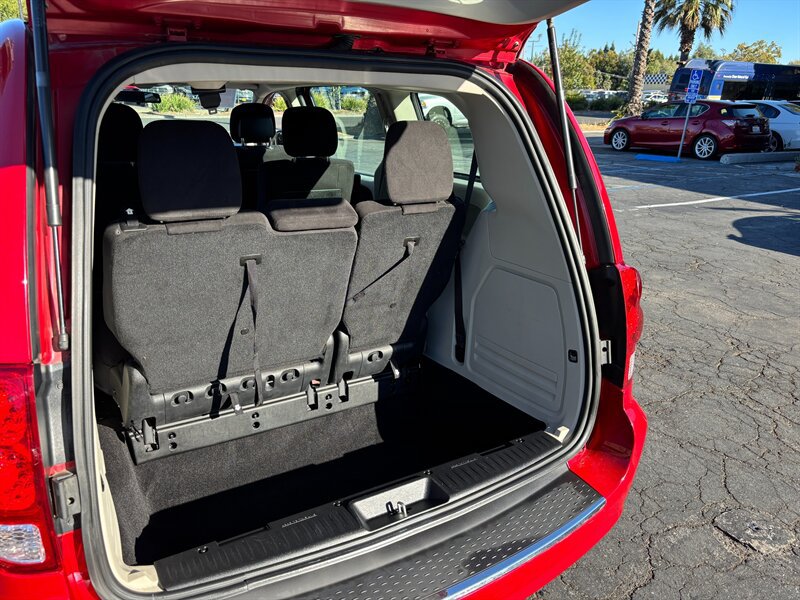 Used 2013 Dodge Grand Caravan American Value Package FWD image 11