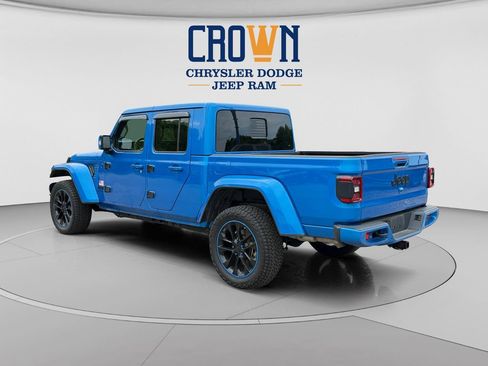 Used 2022 Jeep Gladiator Overland AWD/4WD image 5