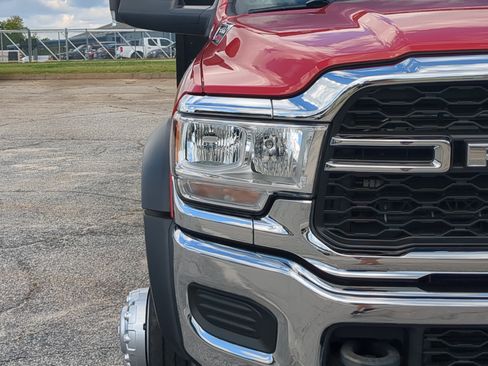 Used 2022 RAM 5500 Tradesman w/ Chrome Appearance Group RWD image 8