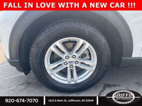 Used 2023 Ford Explorer XLT w/ Equipment Group 202A image 7