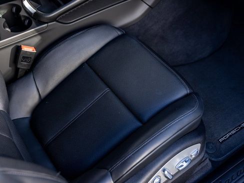 Certified 2025 Porsche Macan image 36