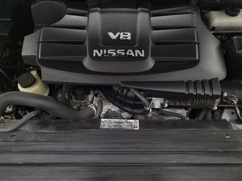Used 2018 Nissan Titan SV image 30