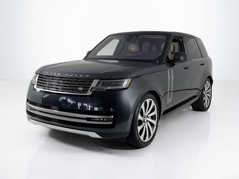 Used 2023 Land Rover Range Rover SE image 1