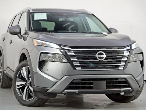 Used 2024 Nissan Rogue SL w/ SL Premium Package image 2