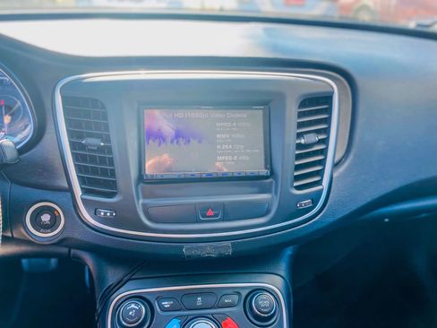 Used 2016 Chrysler 200 Limited image 21