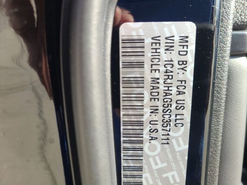 New 2025 Jeep Grand Cherokee Laredo X w/ Luxury Tech Group I image 35