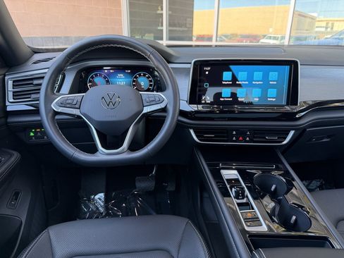 Used 2024 Volkswagen Atlas Cross Sport SE w/ Panoramic Sunroof Package FWD image 16