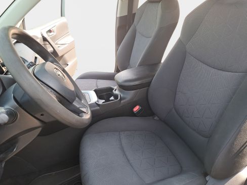 Used 2020 Toyota RAV4 XLE image 14