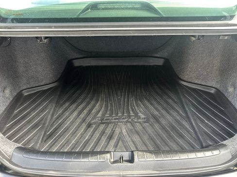 Used 2018 Honda Accord LX image 17