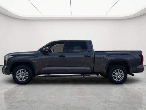 Used 2022 Toyota Tundra SR5 w/ SR5 Convenience Package AWD/4WD image 5