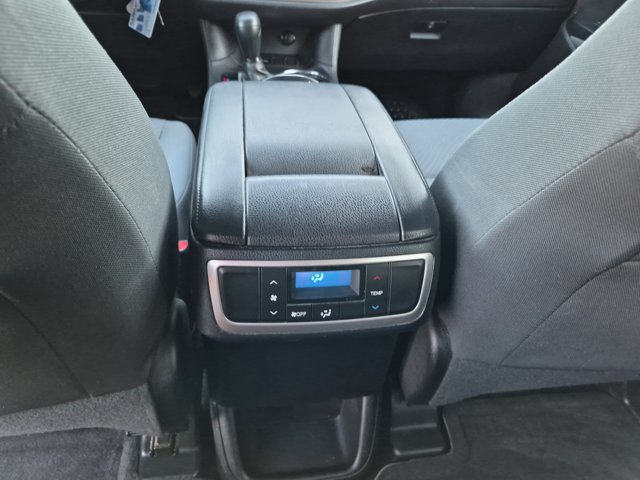 Used 2016 Toyota Highlander LE FWD image 16