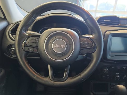 Used 2018 Jeep Renegade Altitude FWD image 21