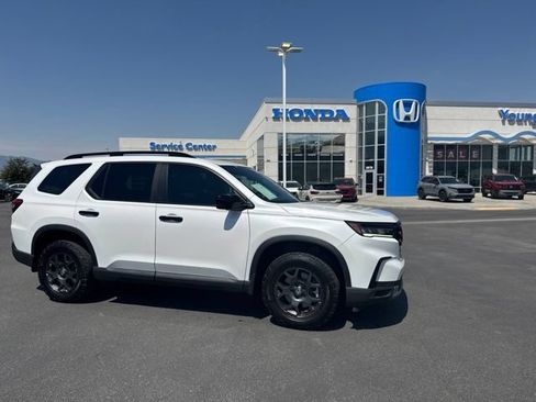 Certified 2025 Honda Pilot TrailSport image 1