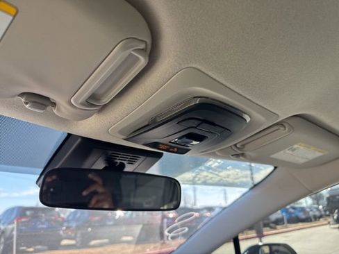 Used 2025 Toyota Corolla LE image 14