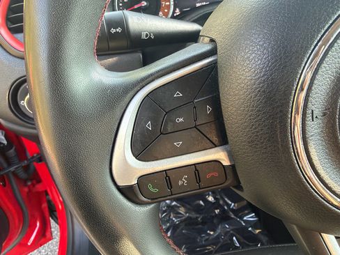 Used 2023 Jeep Renegade Trailhawk AWD/4WD image 29