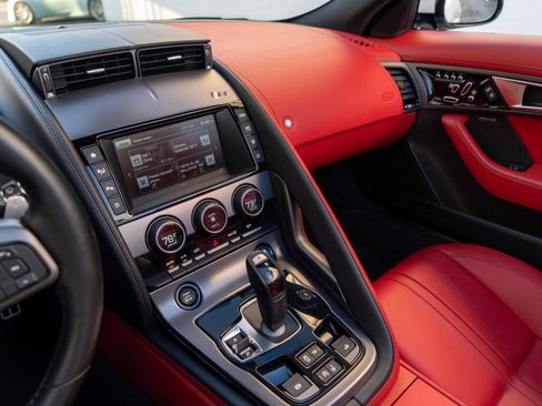 Used 2017 Jaguar F-TYPE R AWD/4WD image 23