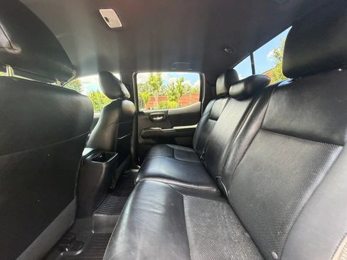 Used 2017 Toyota Tacoma TRD Sport w/ Tow Package RWD image 20
