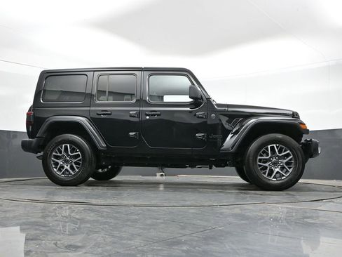Used 2025 Jeep Wrangler Unlimited Sahara AWD/4WD image 42