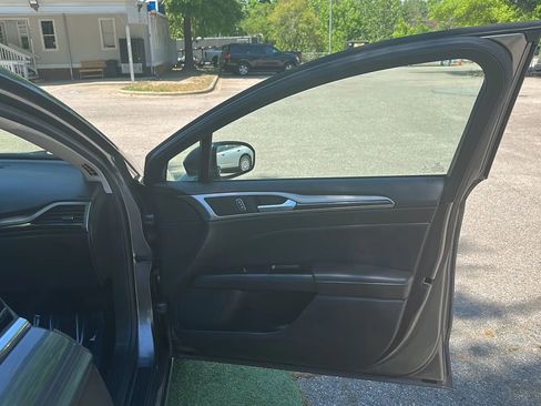 Used 2013 Ford Fusion SE image 24