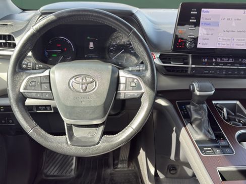 Used 2021 Toyota Sienna XLE AWD/4WD image 21