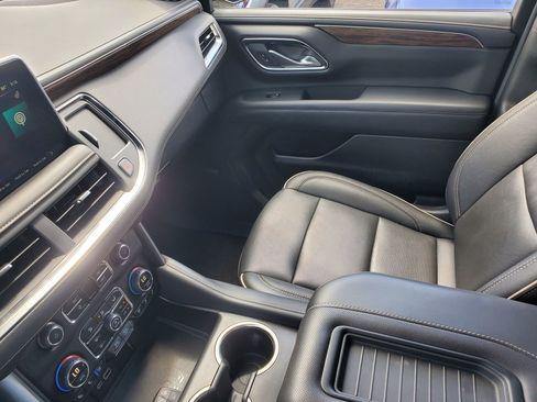 Used 2024 Chevrolet Suburban Premier image 26