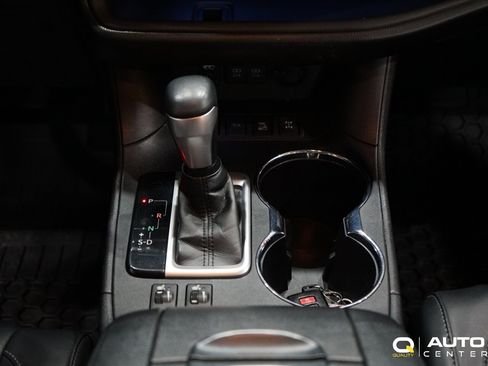 Used 2018 Toyota Highlander XLE image 24