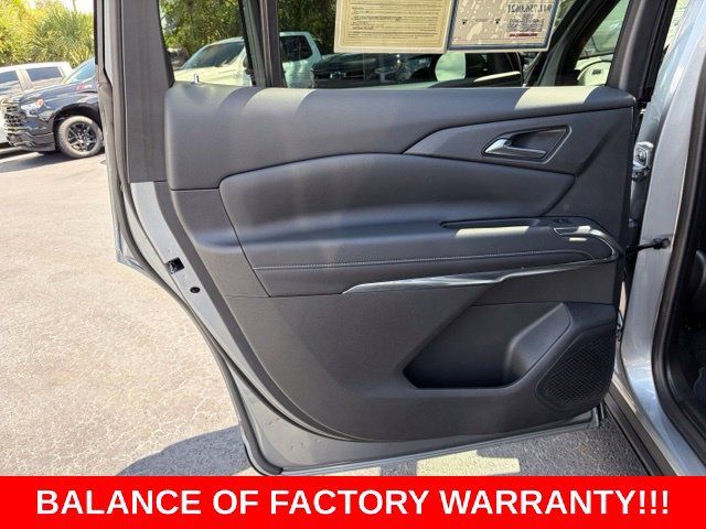 Used 2026 Chevrolet Traverse LT w/ Midnight/Sport Edition FWD image 13