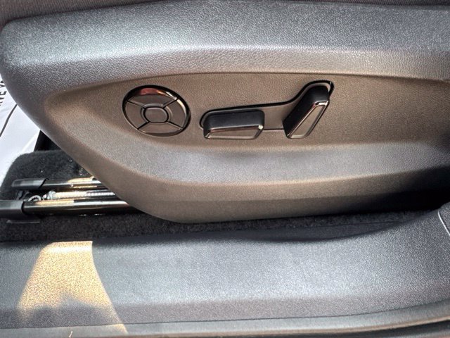 Certified 2025 Volkswagen Tiguan SE AWD/4WD image 19