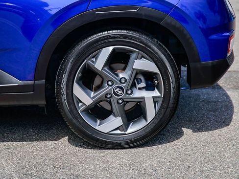 Used 2023 Hyundai Venue Limited image 8