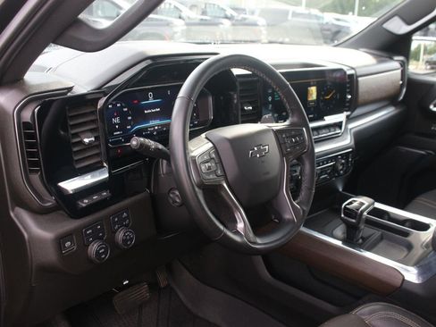 Used 2024 Chevrolet Silverado 1500 High Country w/ Midnight Edition AWD/4WD image 18