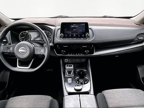 Used 2023 Nissan Rogue SV image 7