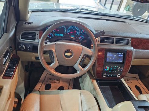Used 2011 Chevrolet Tahoe LT w/ Luxury Package RWD image 31