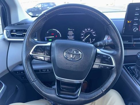 Used 2024 Toyota Sienna XLE image 12