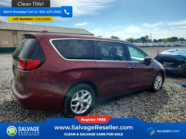 Used 2017 Chrysler Pacifica Touring Plus w/ Tire & Wheel Group FWD image 4