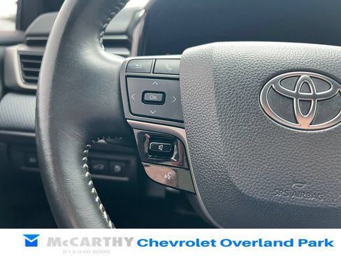 Used 2025 Toyota Camry SE FWD image 12