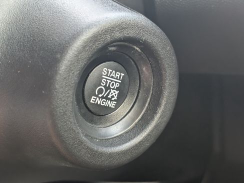 Used 2025 RAM ProMaster 2500 w/ Convenience Group FWD image 18