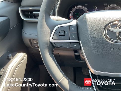 Used 2026 Toyota Highlander XSE AWD/4WD image 27