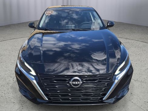 Used 2023 Nissan Altima 2.5 SV FWD image 9