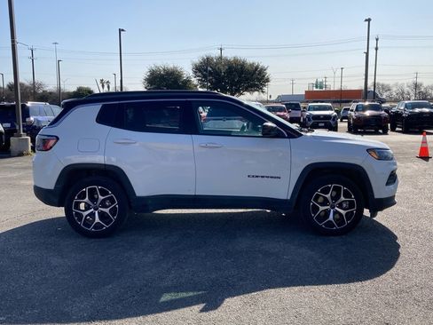 Used 2025 Jeep Compass Limited image 3