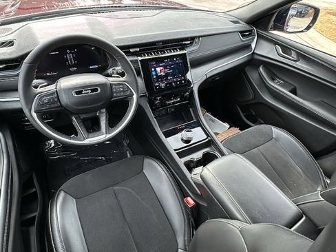 Used 2024 Jeep Grand Cherokee Altitude image 17