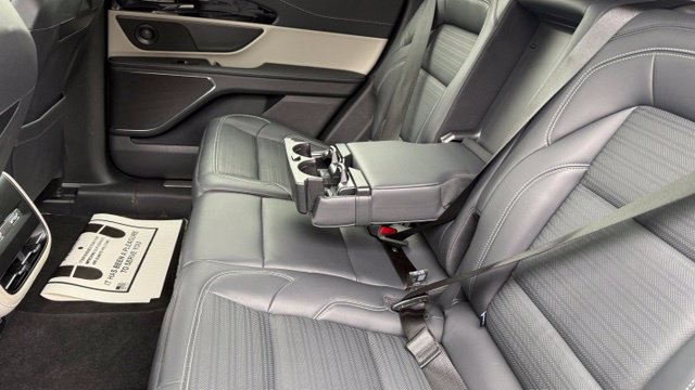 Used 2025 Lincoln Nautilus Reserve AWD/4WD image 32