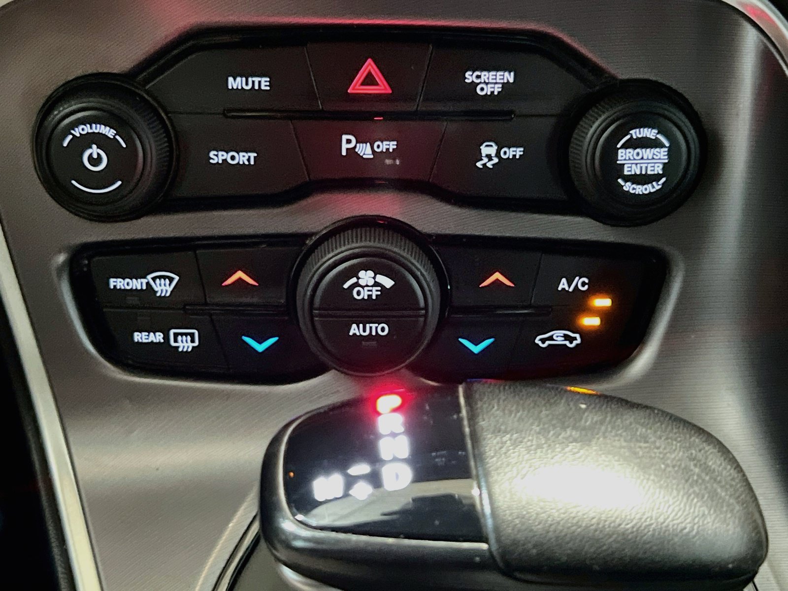 Used 2021 Dodge Challenger SXT w/ Driver Convenience Group RWD image 11