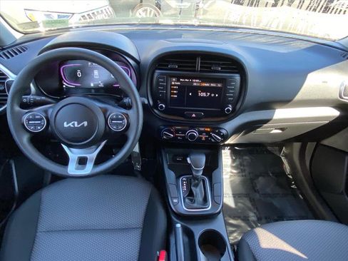 Used 2025 Kia Soul LX image 10